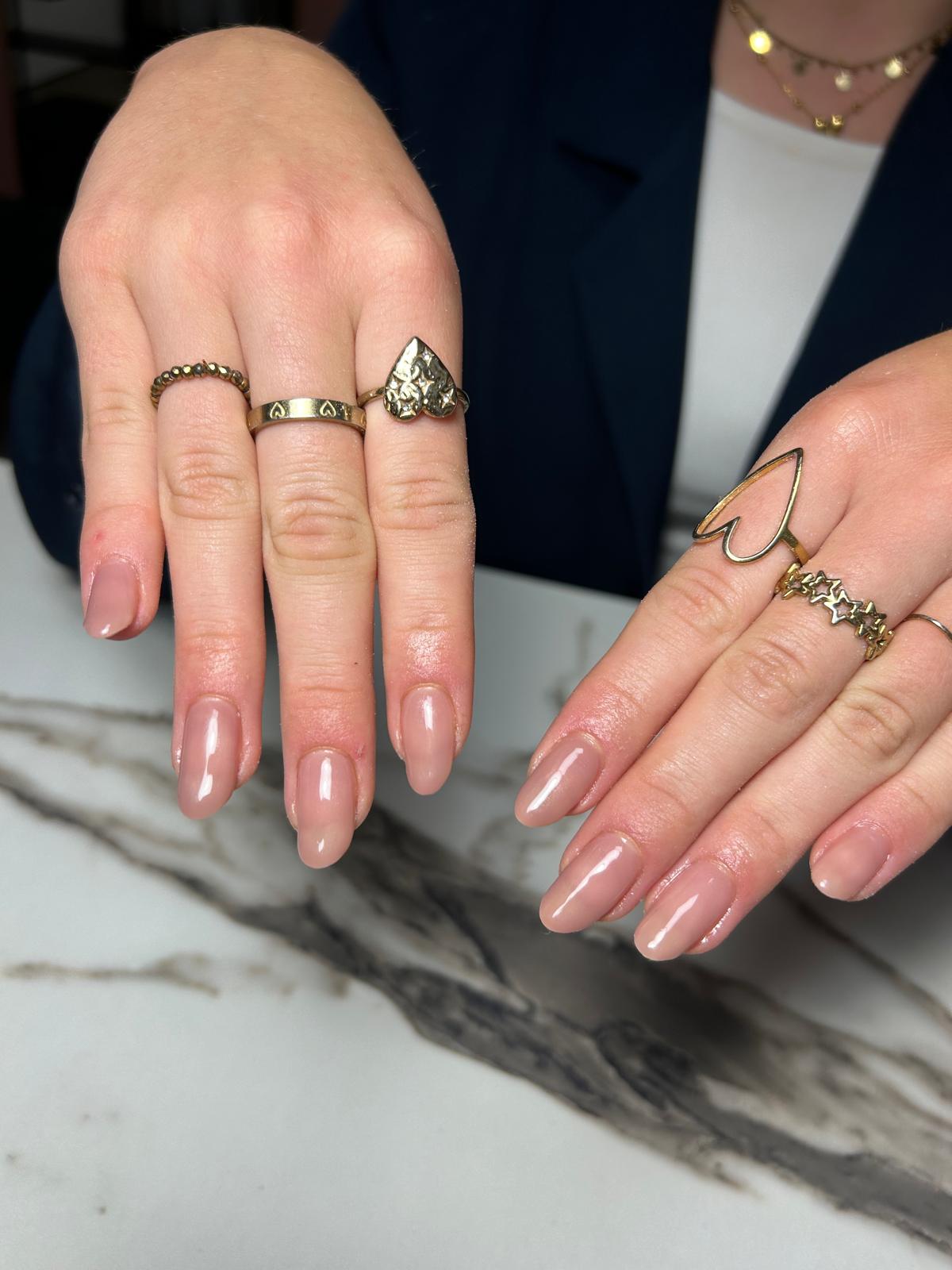 BIAB naturel nagels, gezet bij Beautysalon Me Time in Hengelo