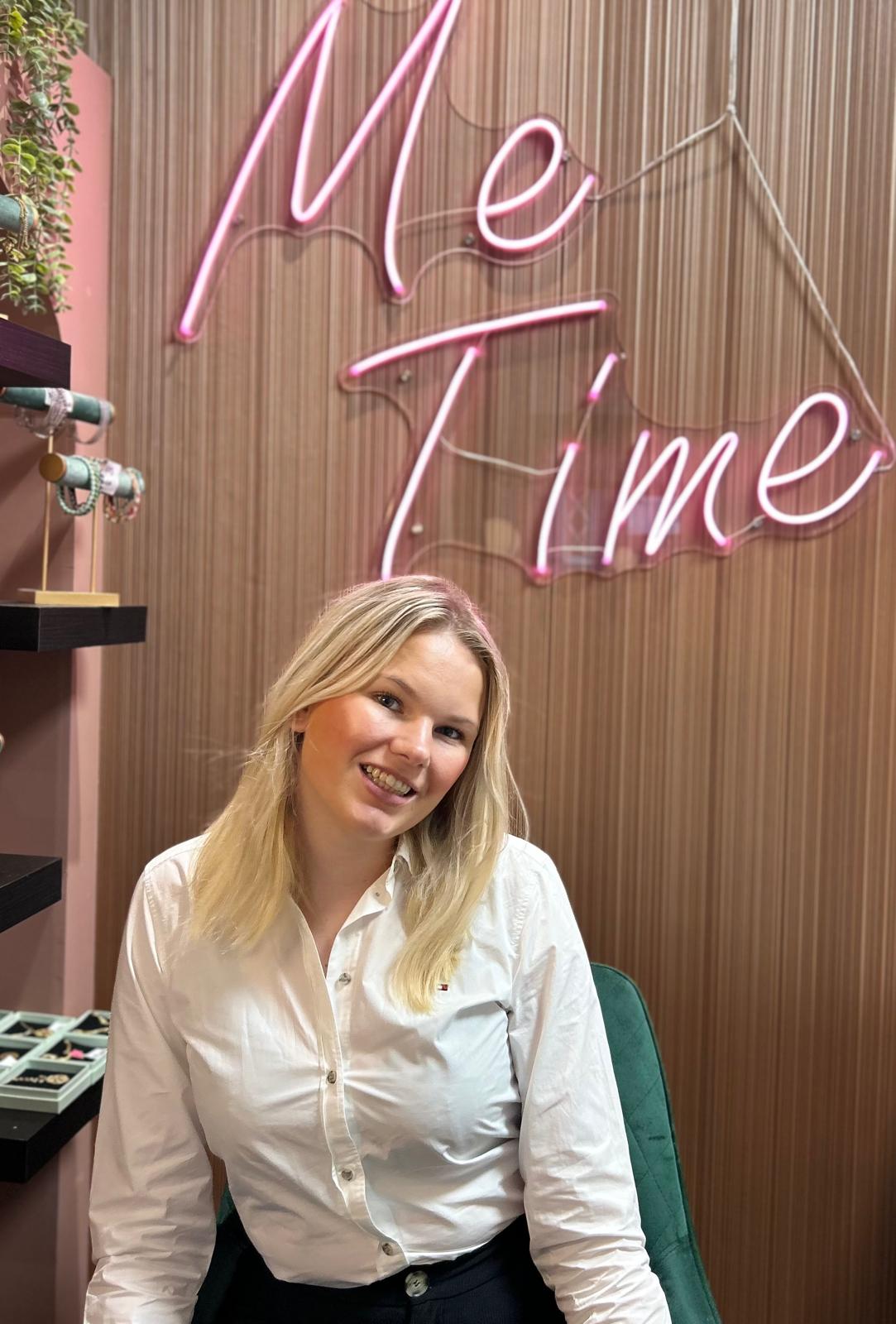 Sheryl van Beautysalon Me Time, BIAB nagels in Hengelo